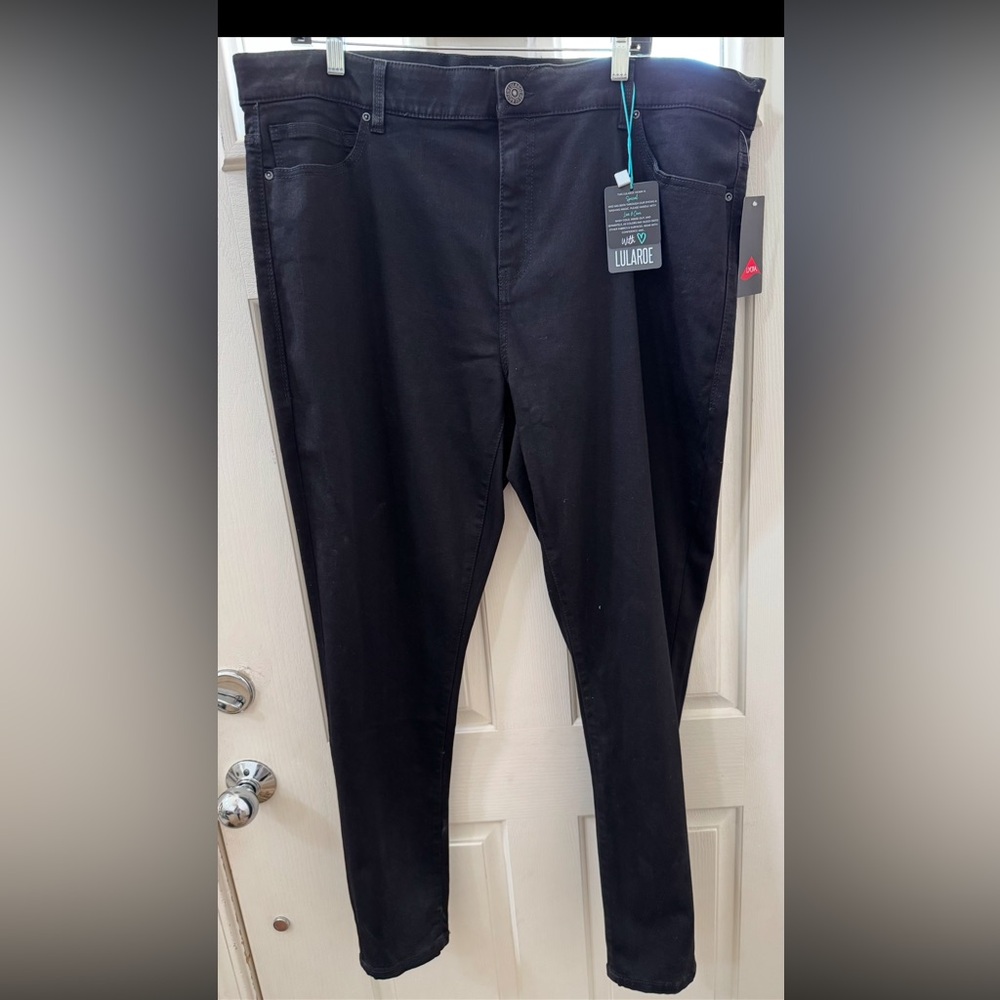 1 pair women’s LuLaRoe jeans